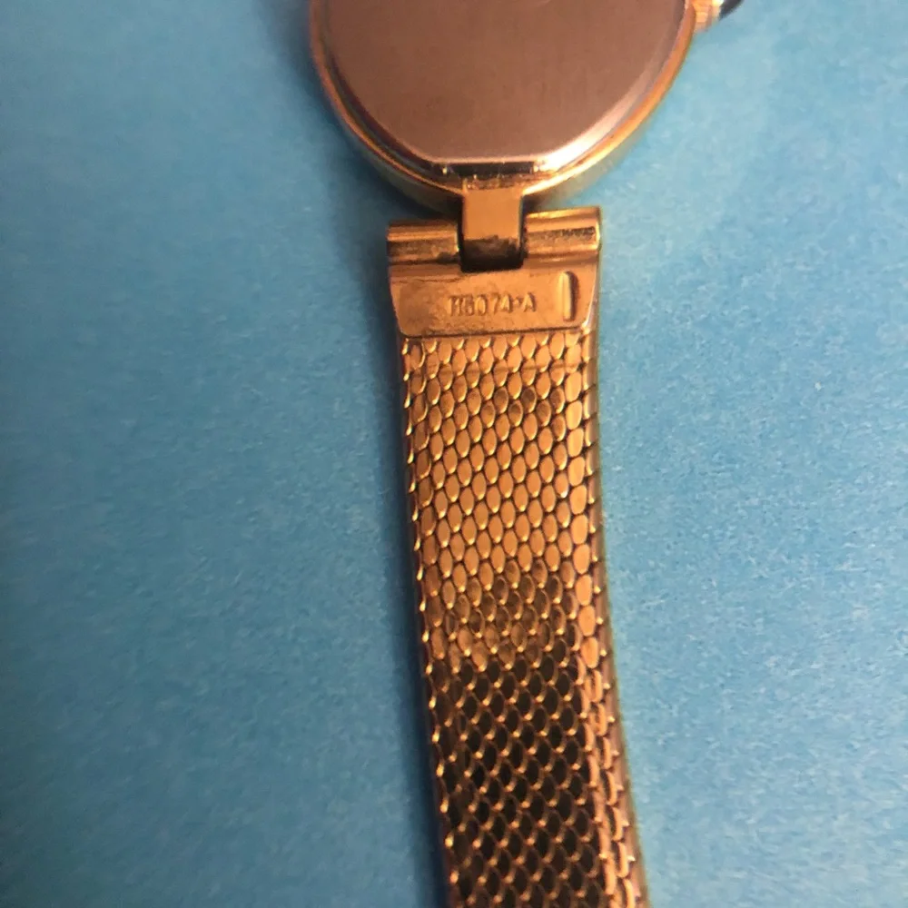 Vintage 1980s Seiko Women’s Watch Genuine Diamond Accents Gold-Toned Mesh Band